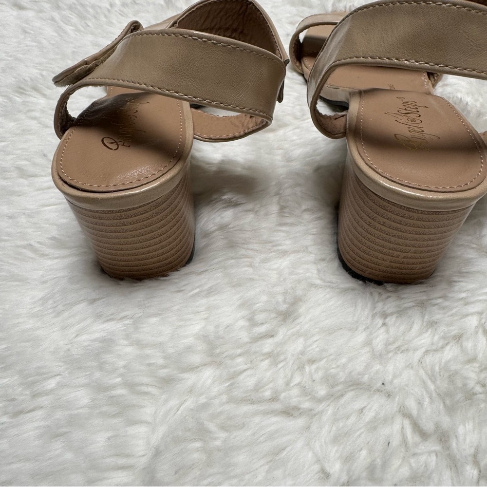 Angel Steps Beige Sandals Size 6 - Picture 8 of 13